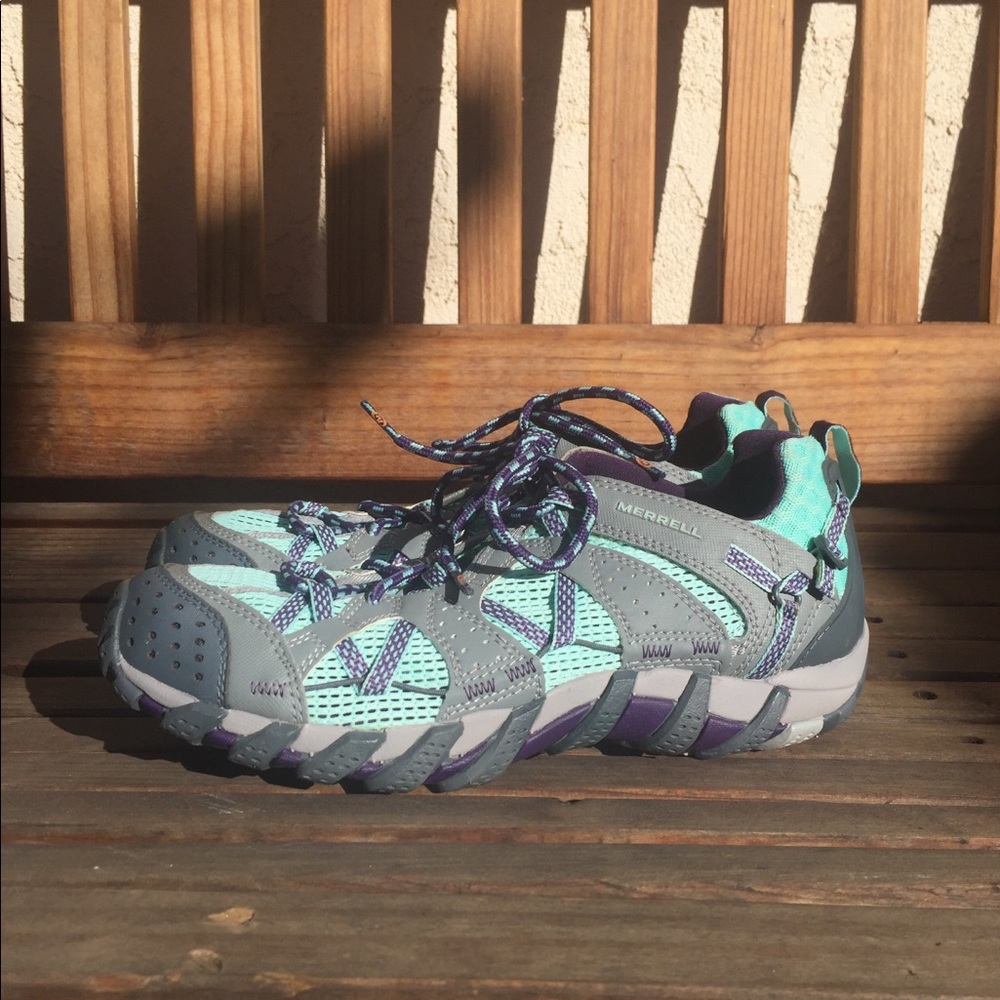 Brand new Merrill Waterproof Maipo wet or dry shoe